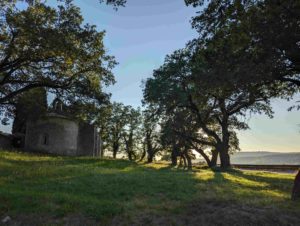 Du 1er au 5 Mai 2024 Stage itinérant de chant grégorien, chants sacrés et découverte de chapelles romanes et hauts lieux sacrés (5 jours)